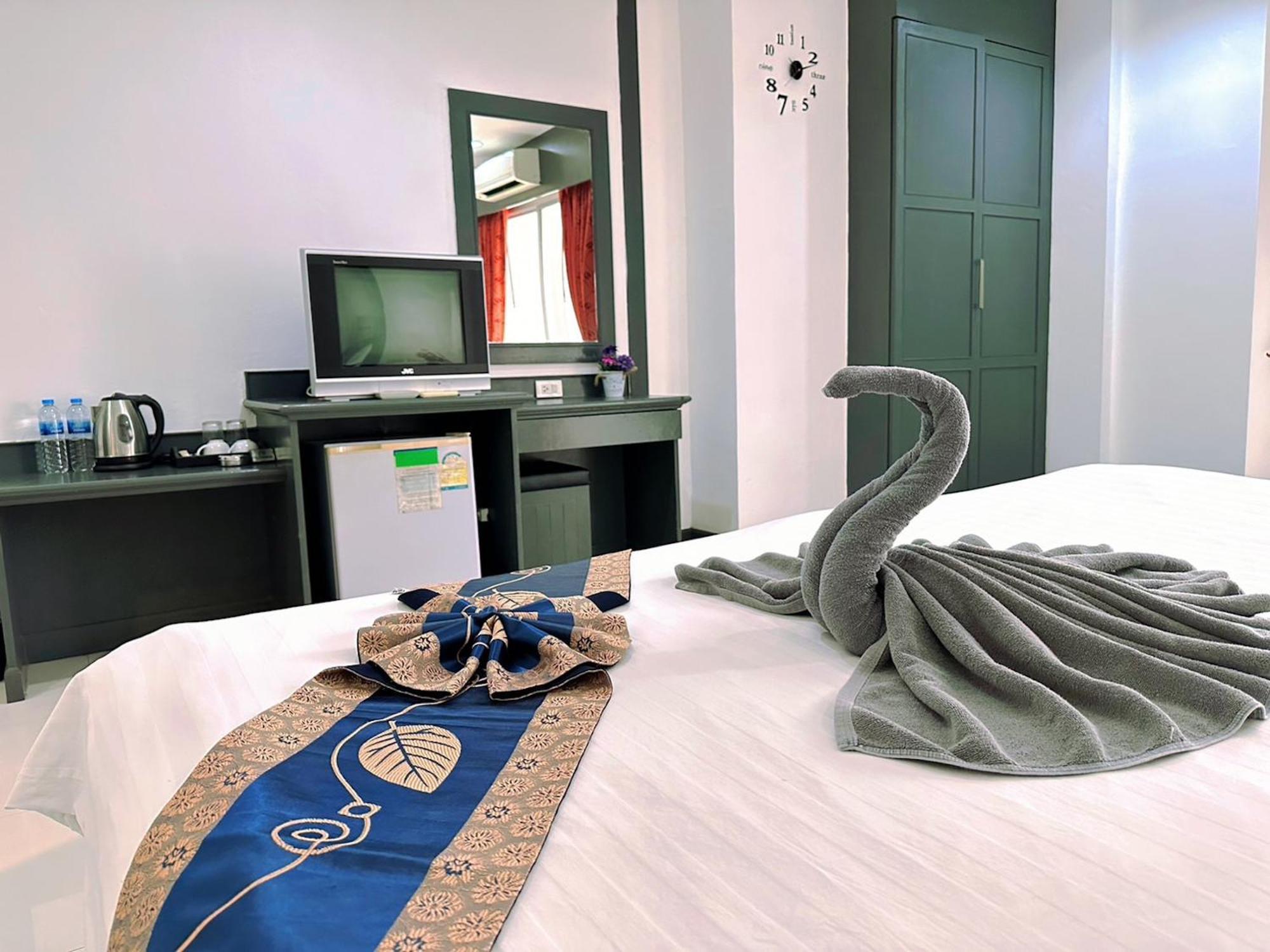 Hotel Baya Phuket Patong Номер фото